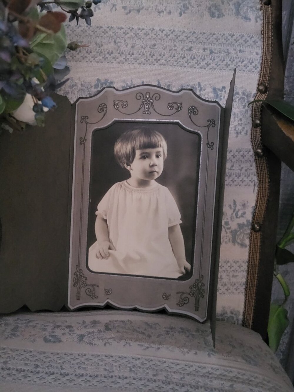 Antique Edwardian Cardboard Tri-Fold Portrait Photo Folder Built-in Stand